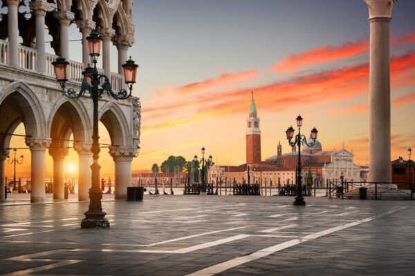 SCOPRI LA BELLEZZA NASCOSTA DI VENEZIA: UN TOUR FOTOGRAFICO UNICO